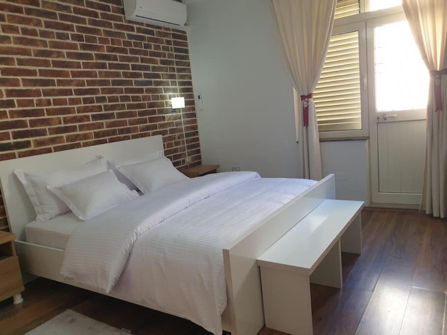 Вилла Shkodra 27 Center House Экстерьер фото